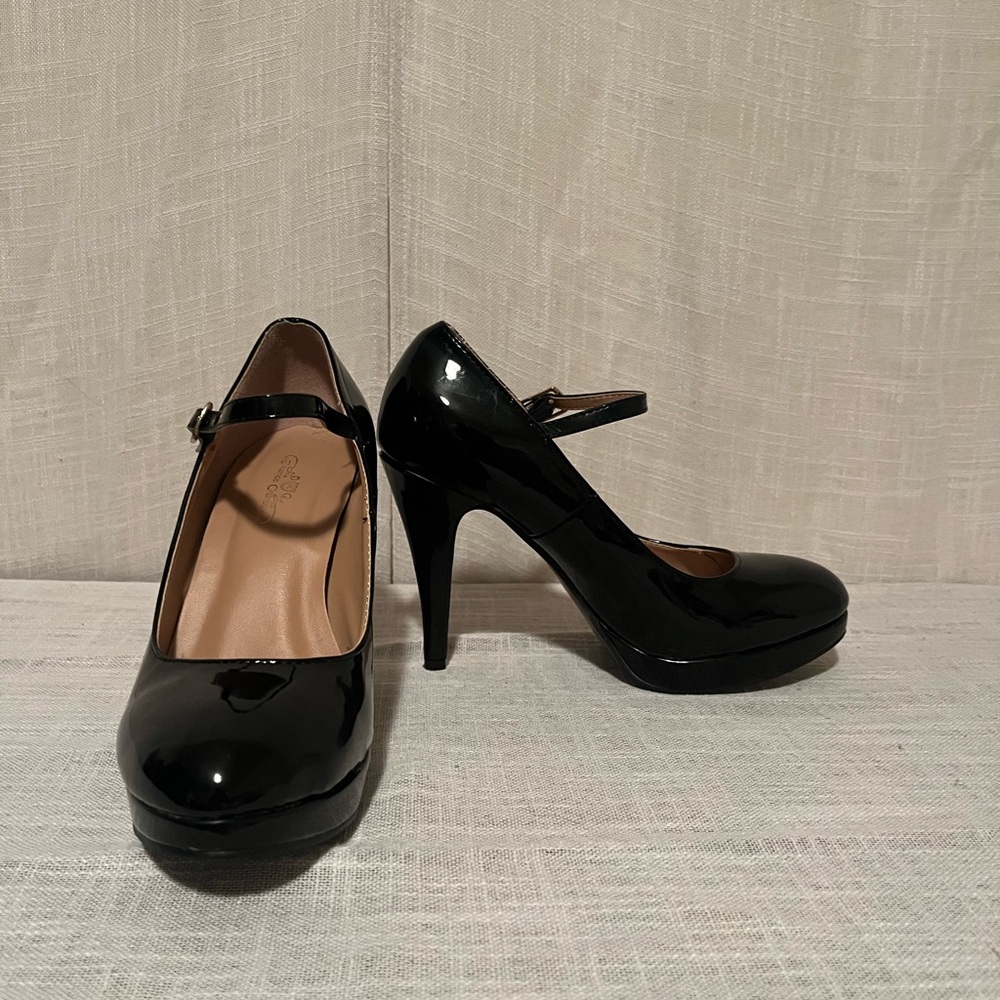 Journee Collection Black Patent Mary Jane Platform Heels Size 9